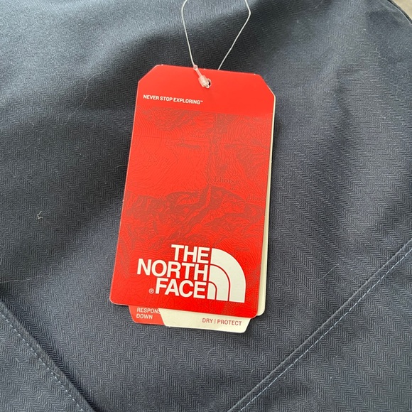 The North Face Women's Navy winter Jacket - Picture 12 of 13